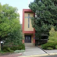Unity of Prescott entrance surrounded by green trees